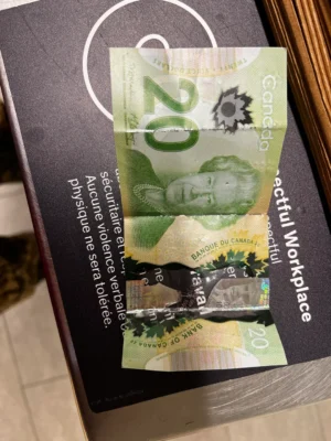 Counterfeit 20 dollar bill Canada