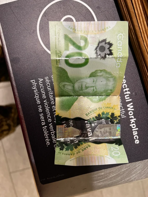 Counterfeit 20 dollar bill Canada